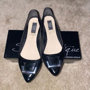 Women’s like new flats
